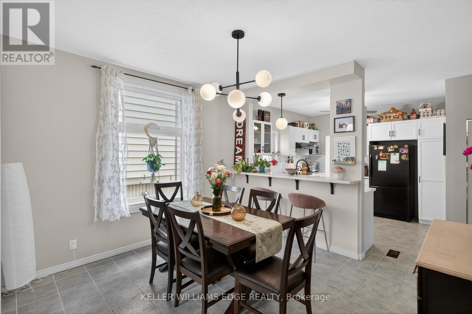 209 Glendale Avenue N, Hamilton, ON - Indoor Photo Showing Dining Room