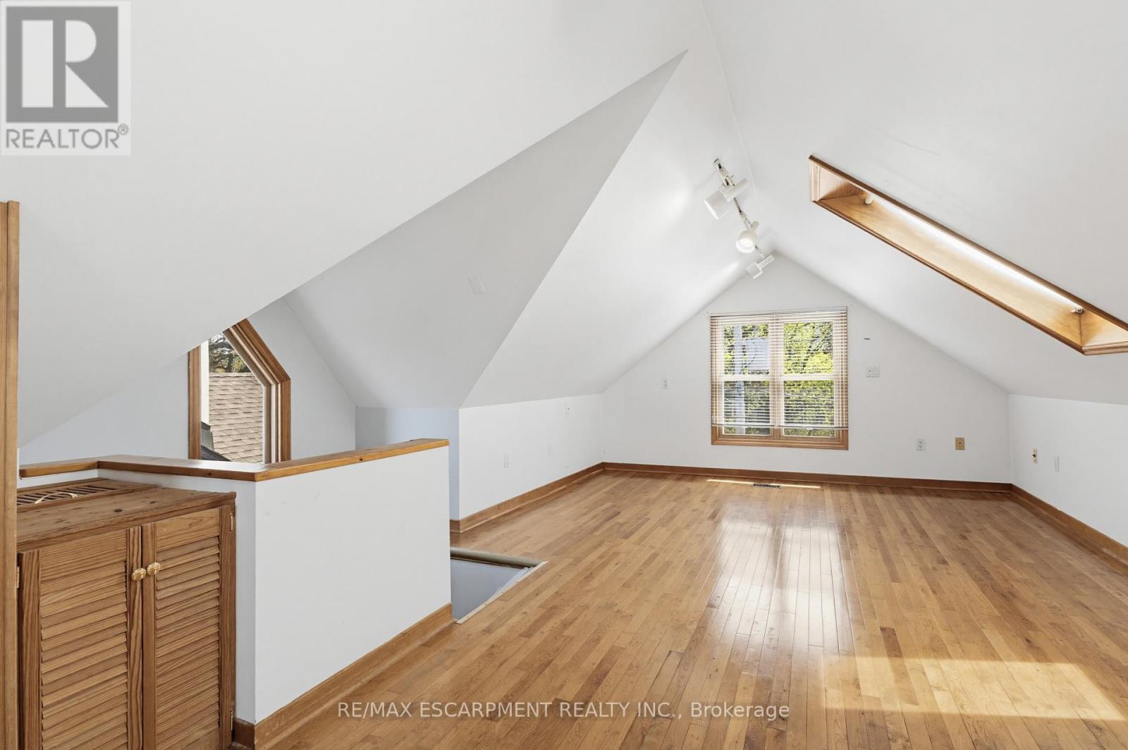 84 South Oval, Hamilton, ON - Indoor Photo Showing Other Room