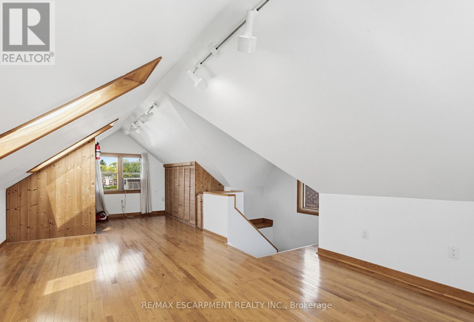 84 South Oval, Hamilton, ON - Indoor Photo Showing Other Room