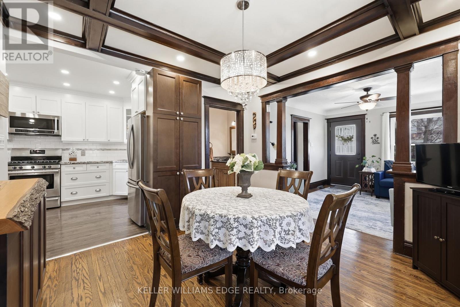 74 Graham Avenue S, Hamilton, ON - Indoor Photo Showing Dining Room