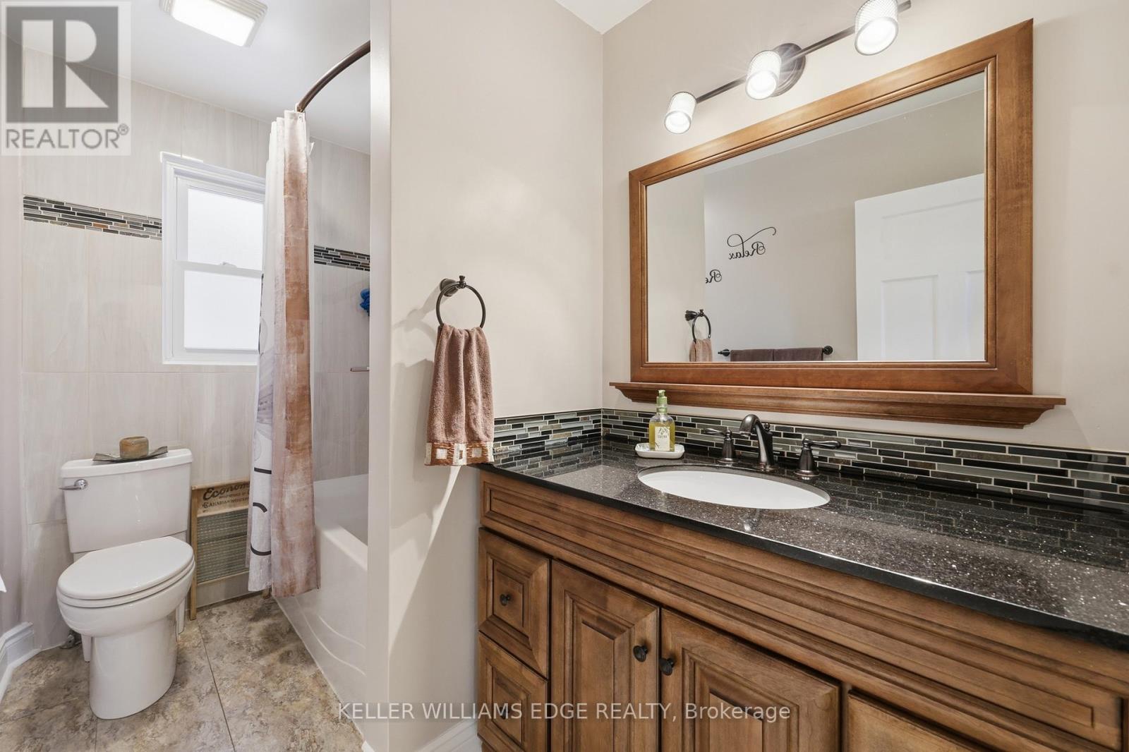 74 Graham Avenue S, Hamilton, ON - Indoor Photo Showing Bathroom