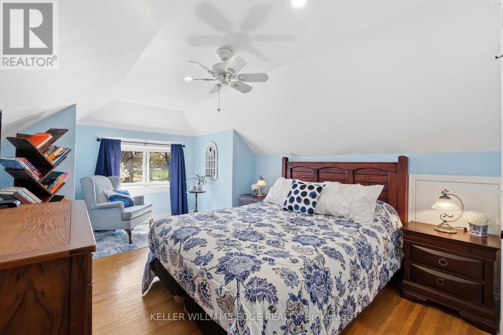 74 Graham Avenue S, Hamilton, ON - Indoor Photo Showing Bedroom