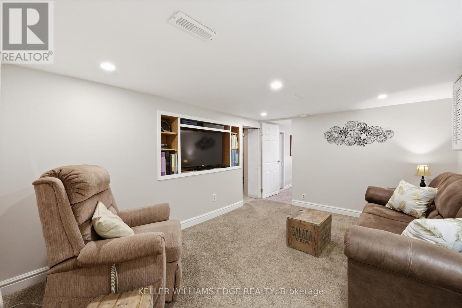 74 Graham Avenue S, Hamilton, ON - Indoor