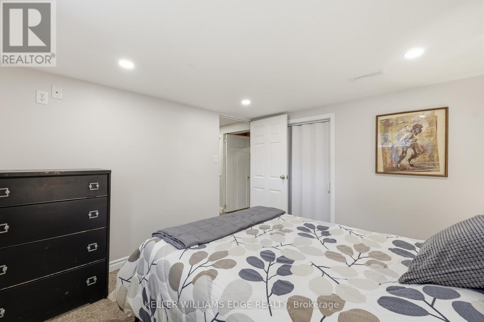 74 Graham Avenue S, Hamilton, ON - Indoor Photo Showing Bedroom