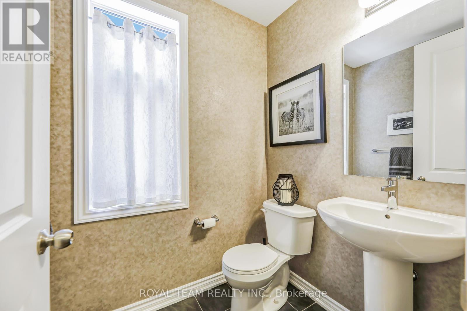 25 Thompson Way, Springwater, ON - Indoor Photo Showing Bathroom