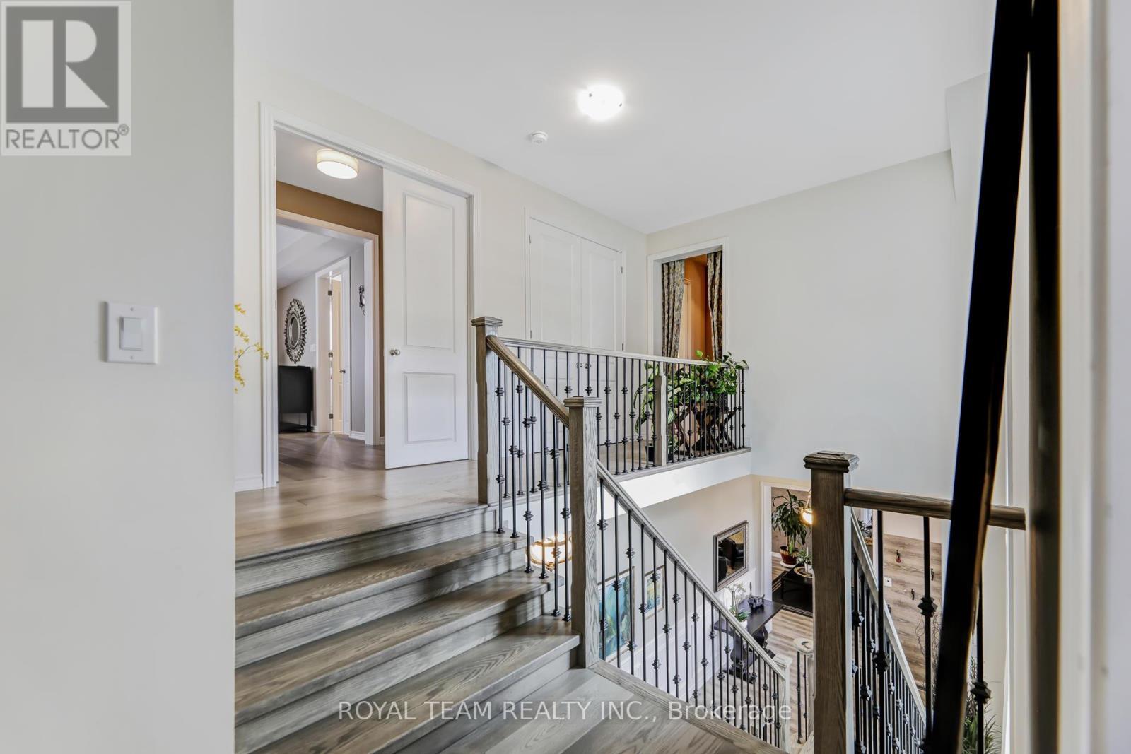 25 Thompson Way, Springwater, ON - Indoor Photo Showing Other Room