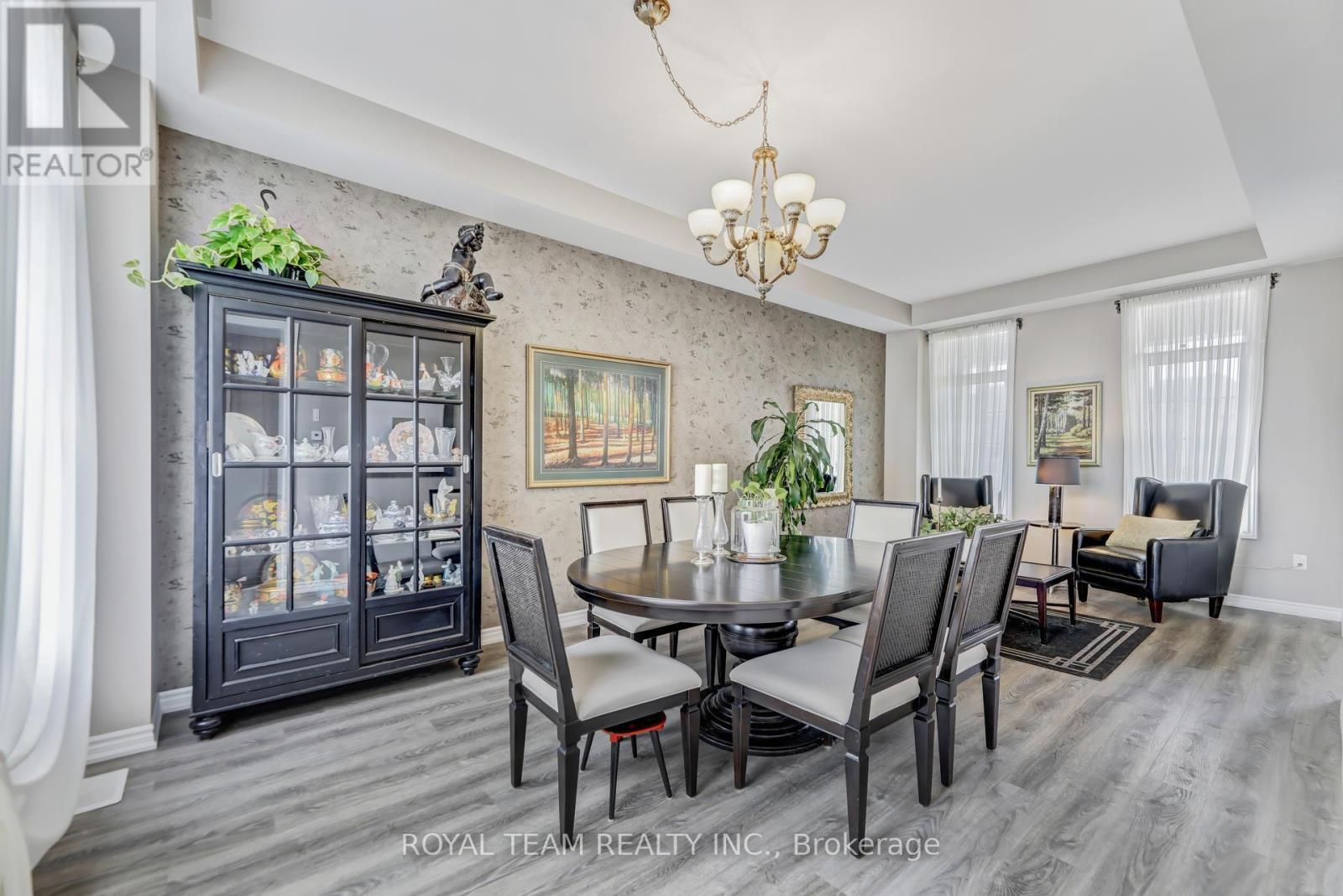 25 Thompson Way, Springwater, ON - Indoor Photo Showing Dining Room