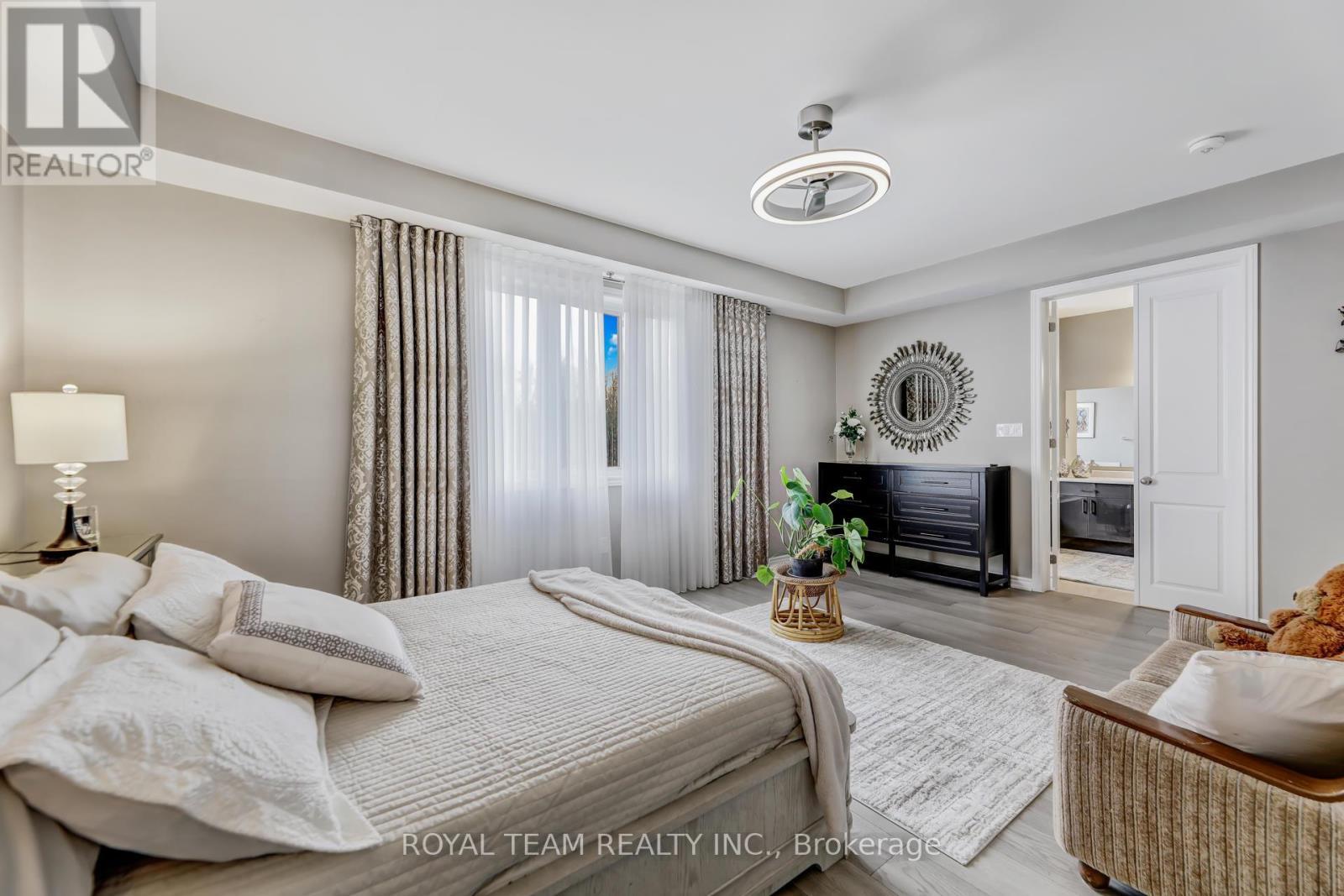 25 Thompson Way, Springwater, ON - Indoor Photo Showing Bedroom