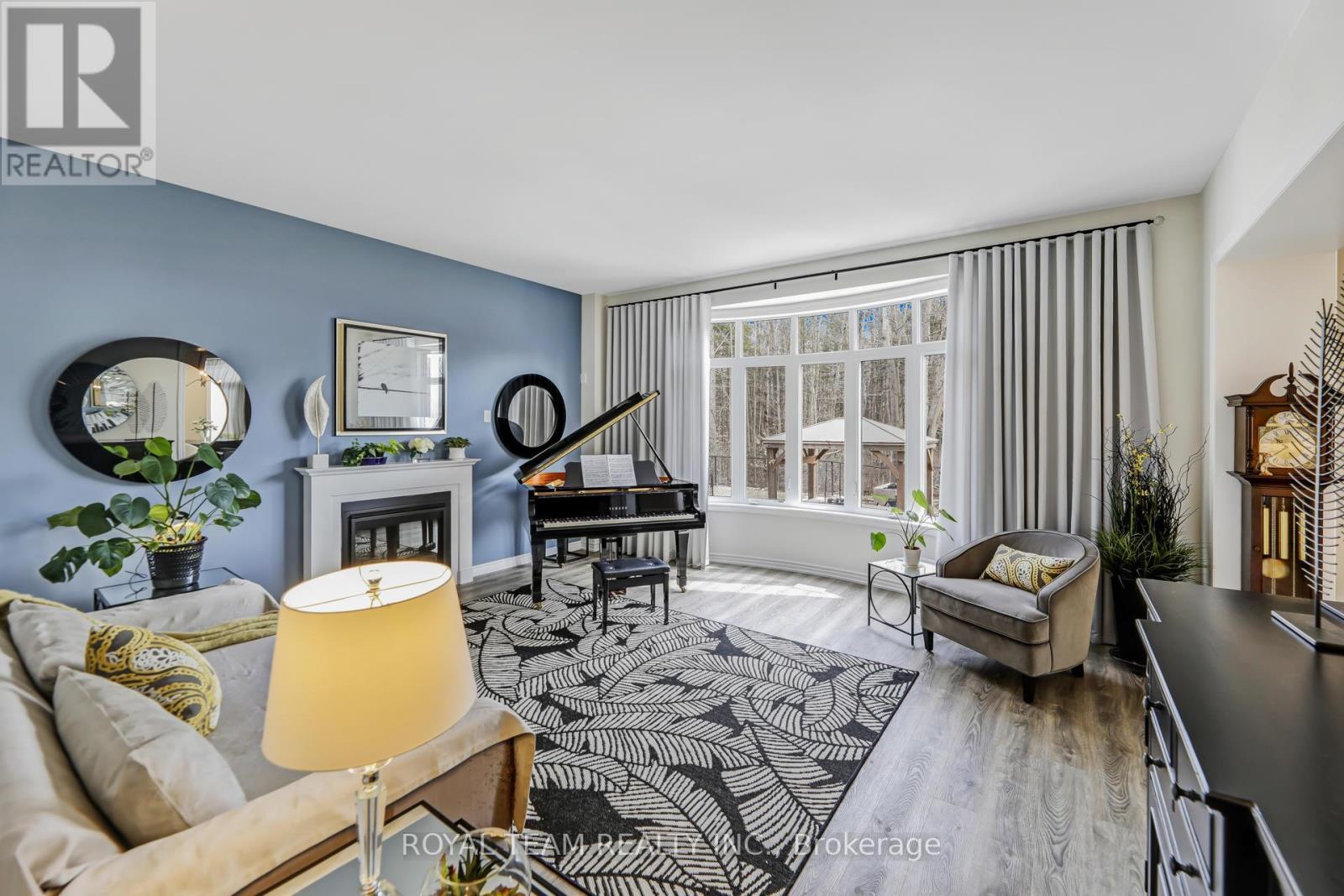 25 Thompson Way, Springwater, ON - Indoor Photo Showing Living Room With Fireplace