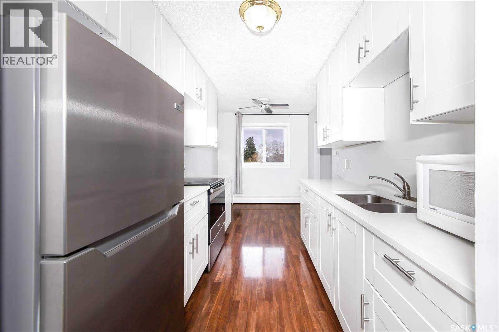 17 3625 Chaben Place, Saskatoon, SK - Indoor Photo Showing Kitchen With Double Sink