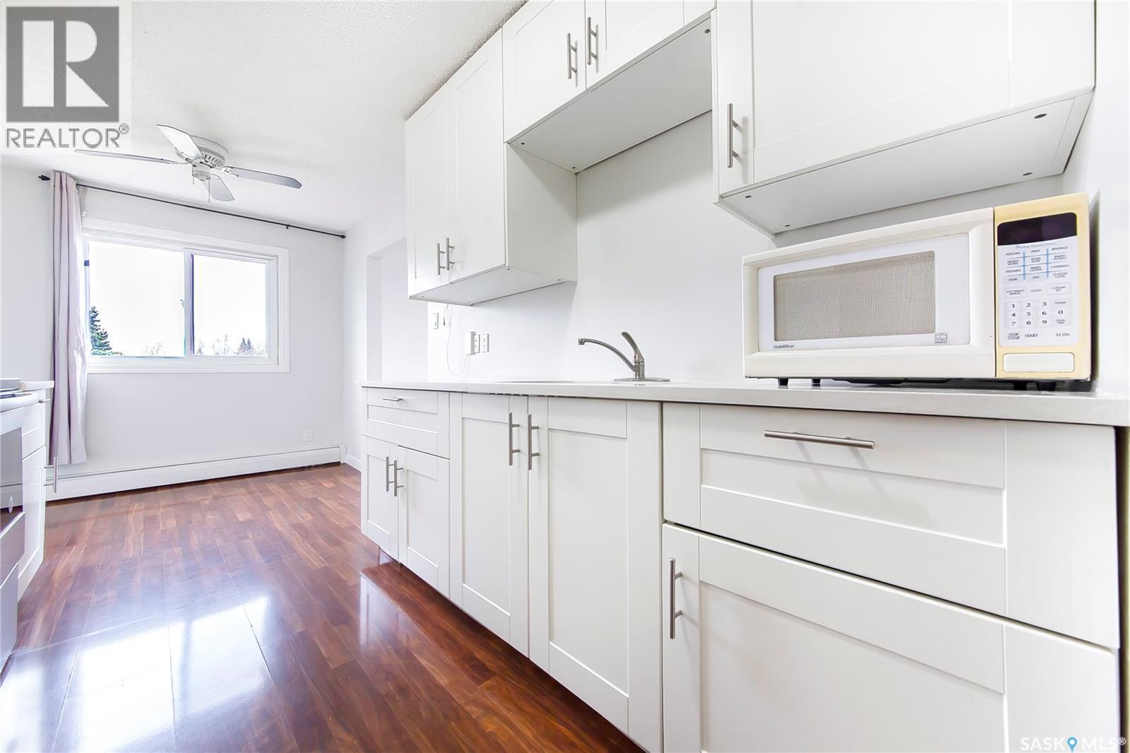 17 3625 Chaben Place, Saskatoon, SK - Indoor Photo Showing Kitchen