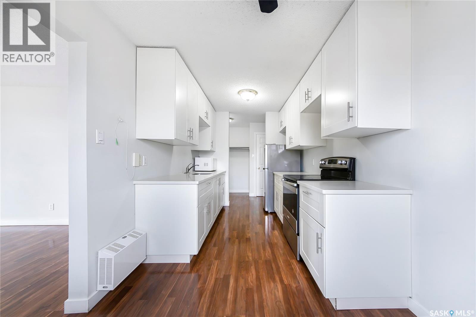 17 3625 Chaben Place, Saskatoon, SK - Indoor Photo Showing Kitchen