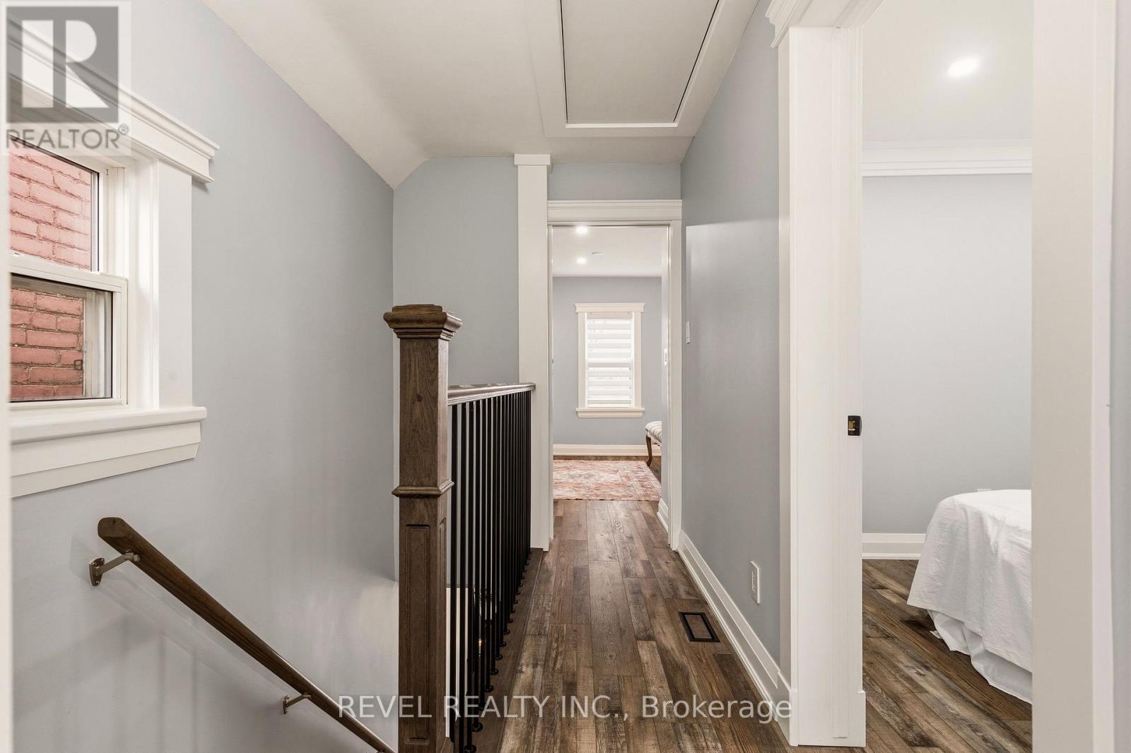 14 Mars Avenue, Hamilton, ON - Indoor Photo Showing Other Room