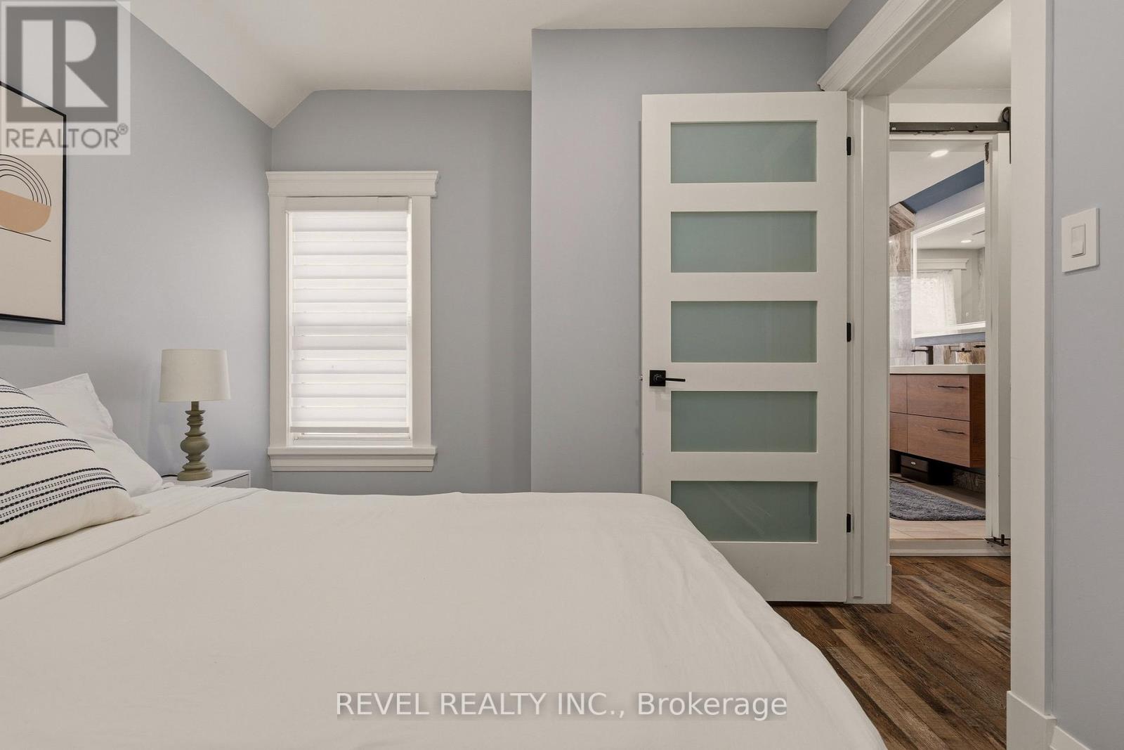 14 Mars Avenue, Hamilton, ON - Indoor Photo Showing Bedroom