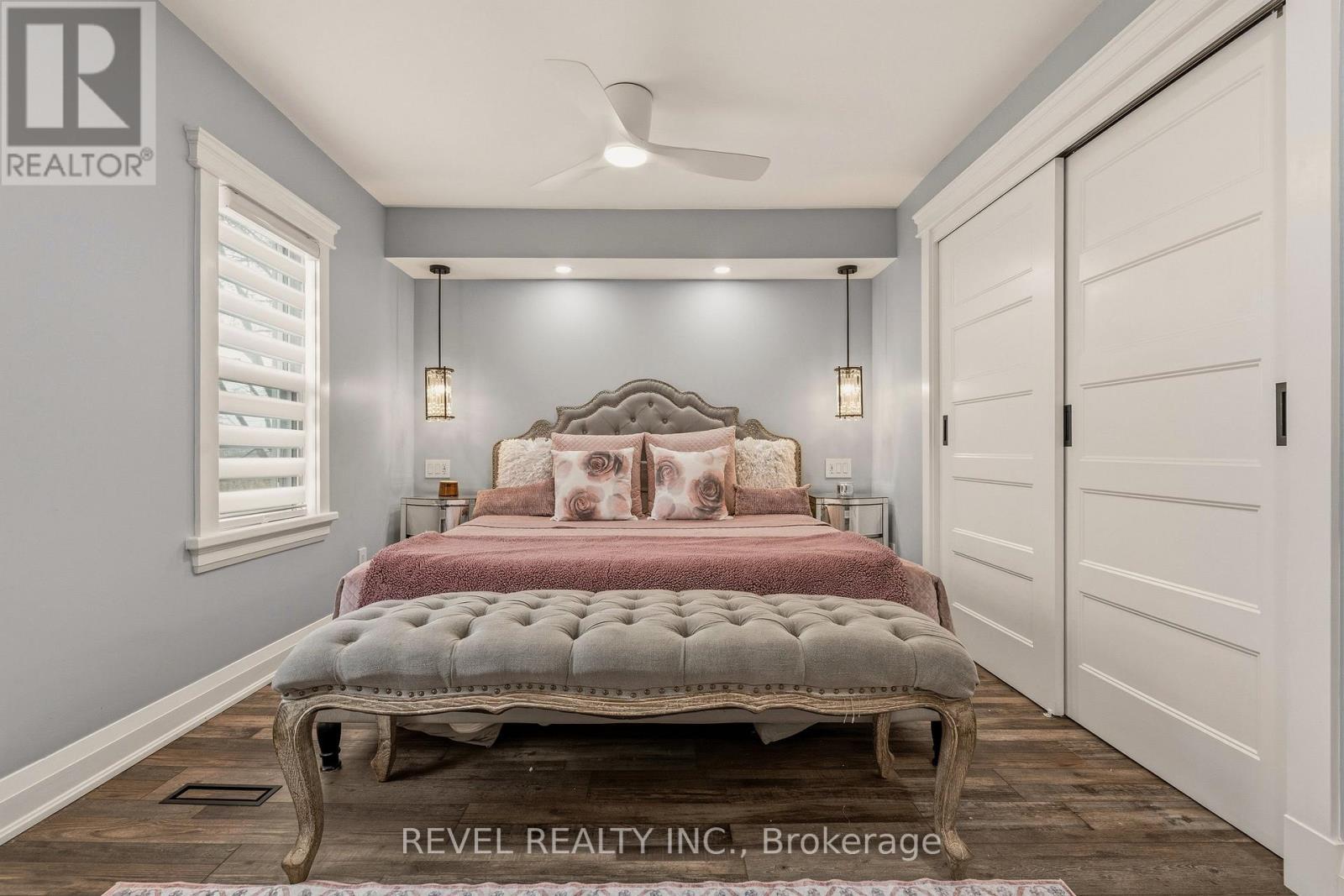 14 Mars Avenue, Hamilton, ON - Indoor Photo Showing Bedroom