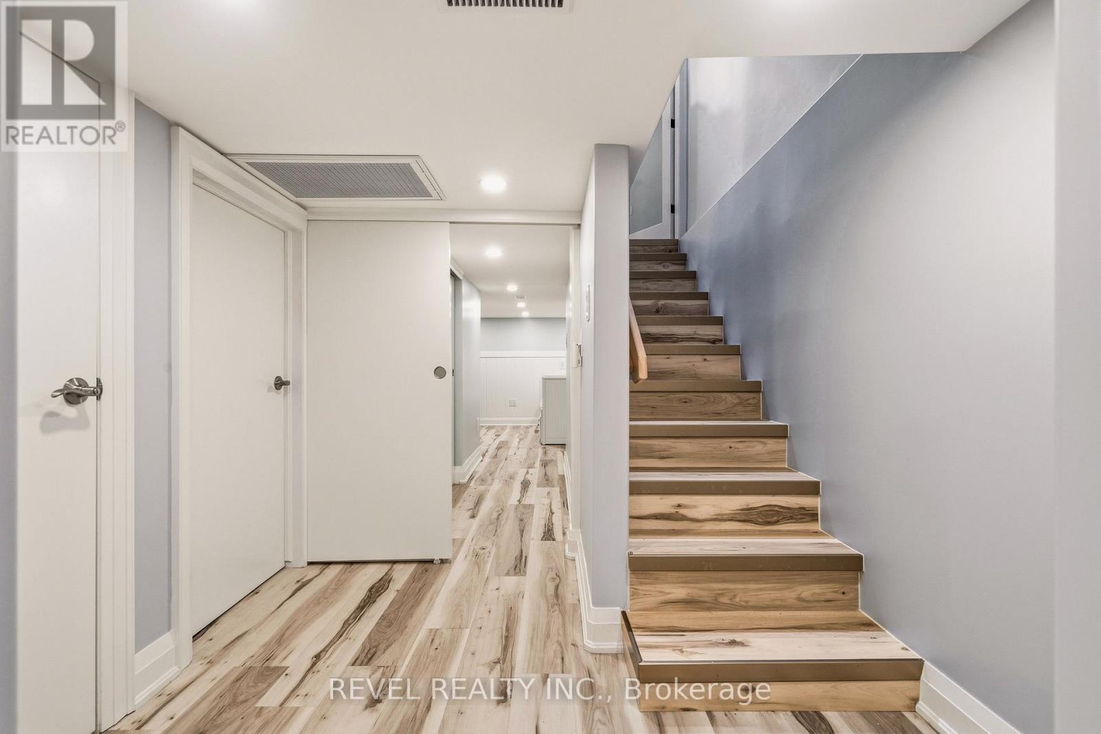 14 Mars Avenue, Hamilton, ON - Indoor Photo Showing Other Room