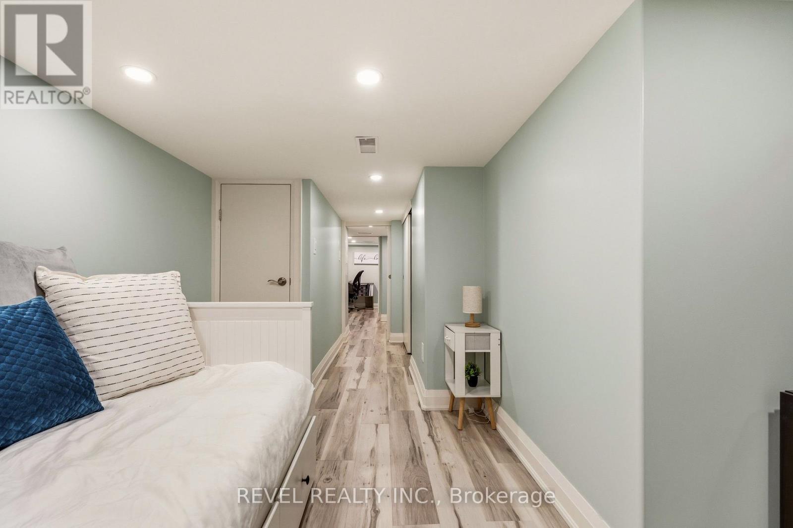 14 Mars Avenue, Hamilton, ON - Indoor