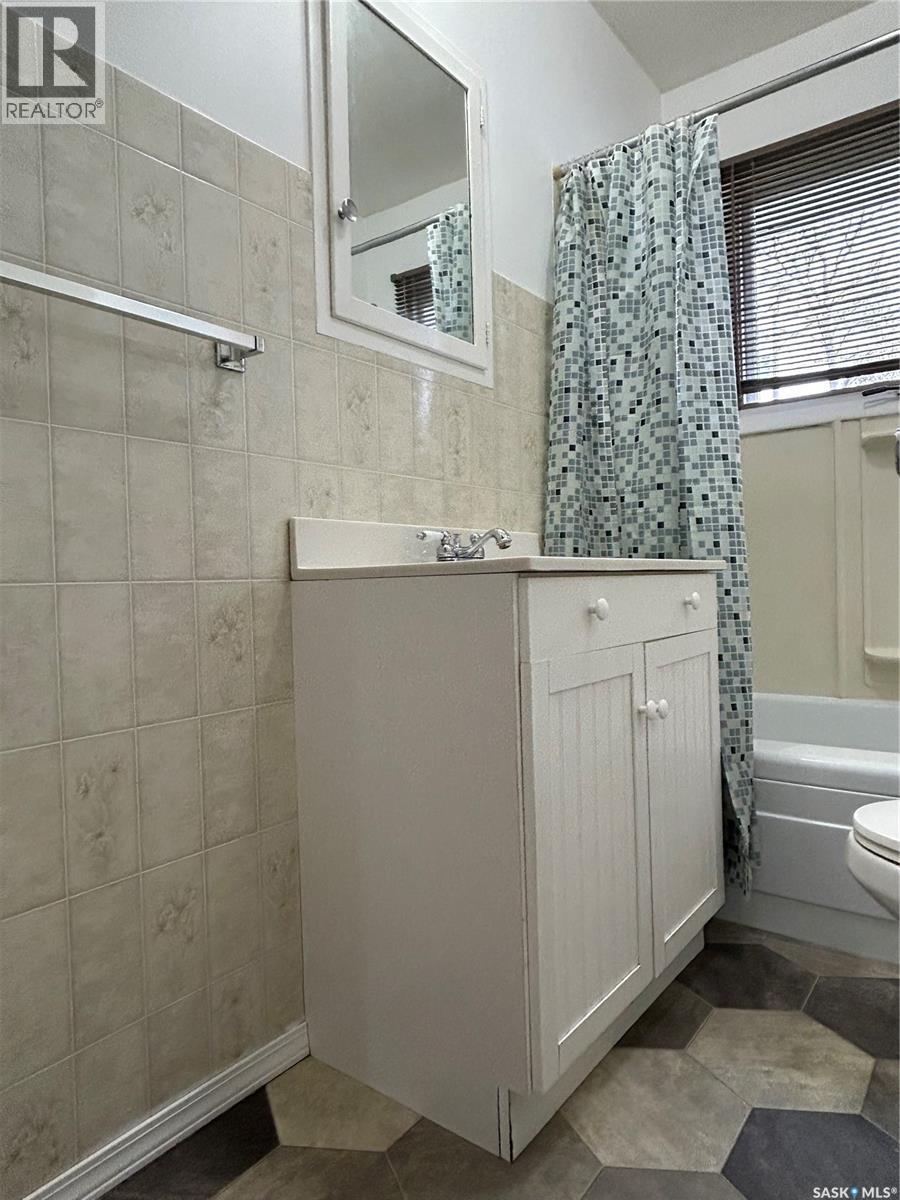 1809 2Nd Street, Estevan, SK - Indoor Photo Showing Bathroom