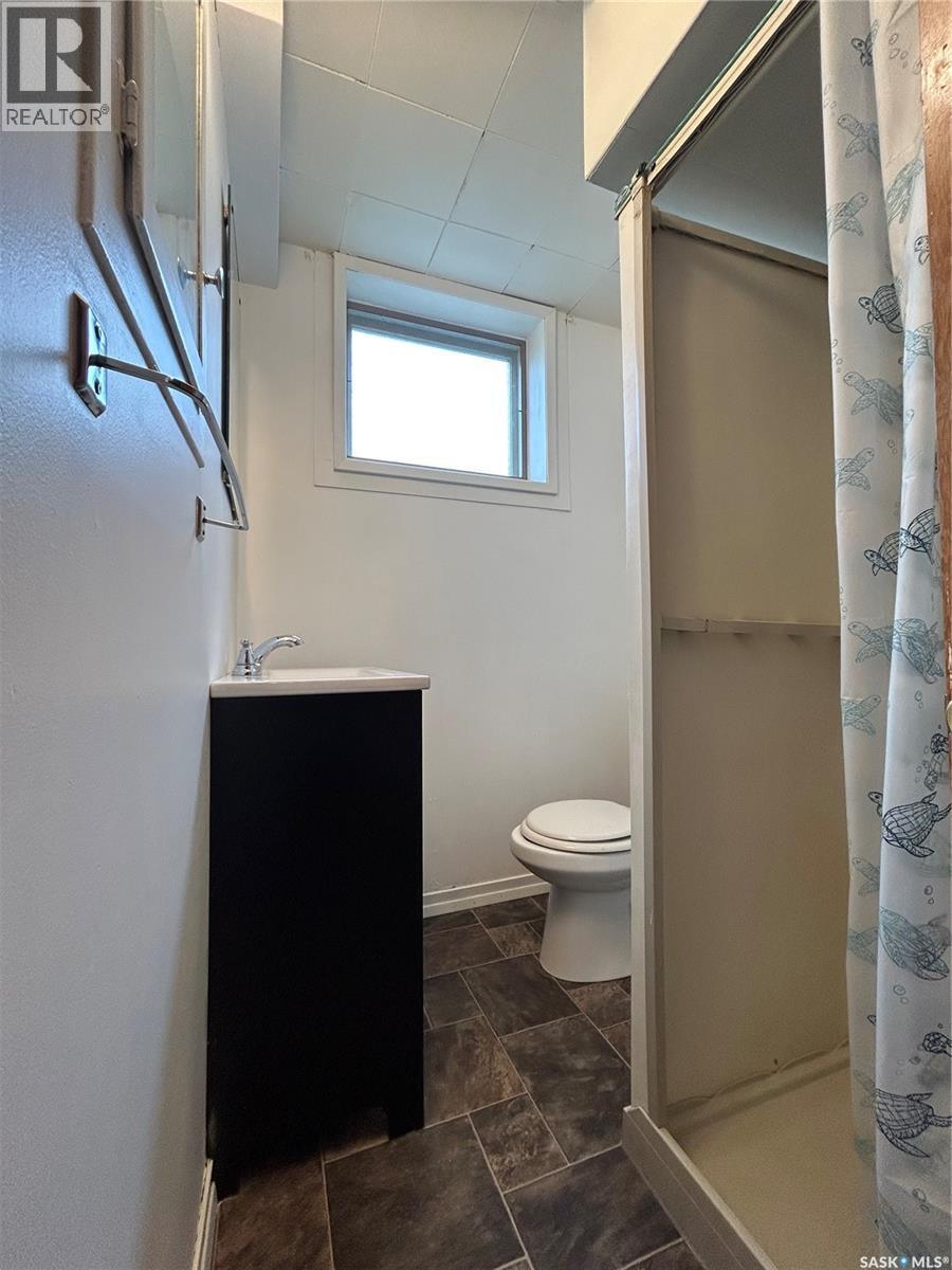 1809 2Nd Street, Estevan, SK - Indoor Photo Showing Bathroom