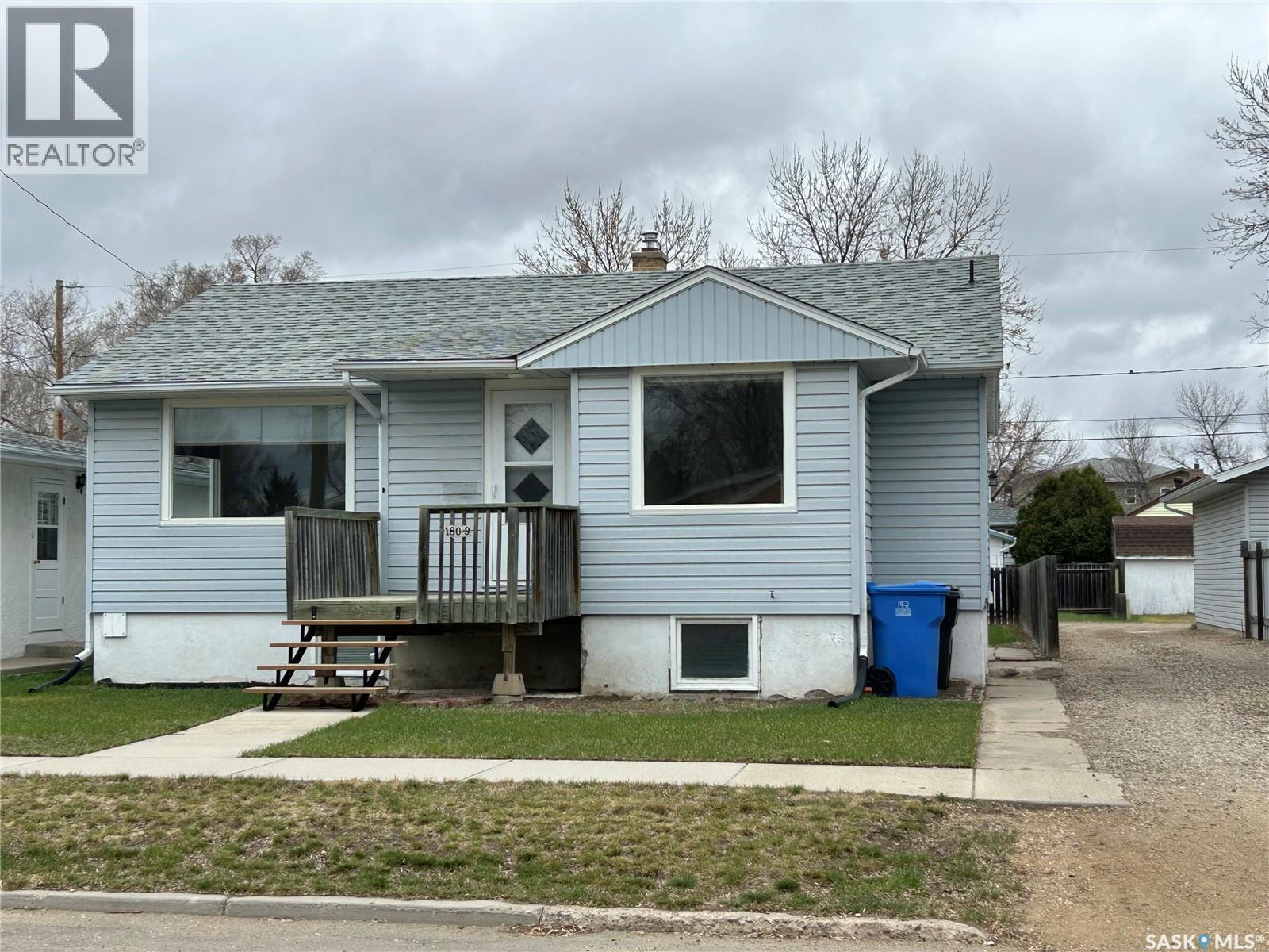 1809 2Nd Street, Estevan, SK - Outdoor