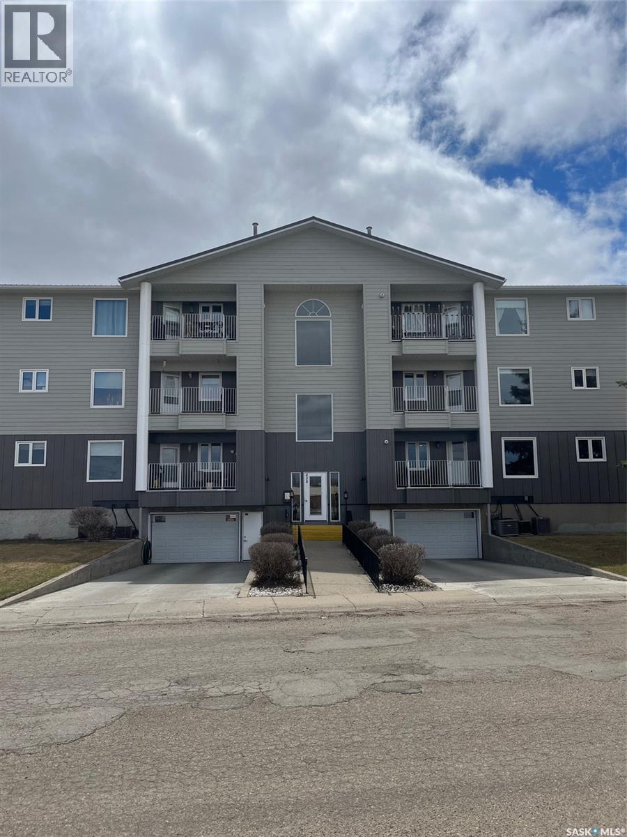 304 408 Heritage Drive, Estevan, SK - Outdoor With Facade
