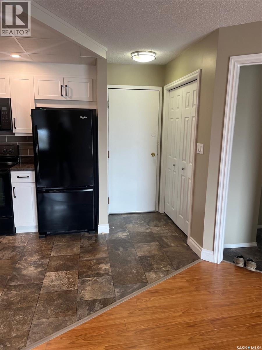 304 408 Heritage Drive, Estevan, SK - Indoor Photo Showing Kitchen