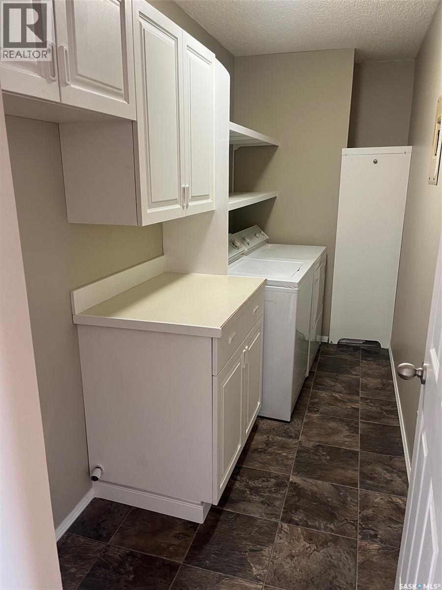 304 408 Heritage Drive, Estevan, SK - Indoor Photo Showing Laundry Room