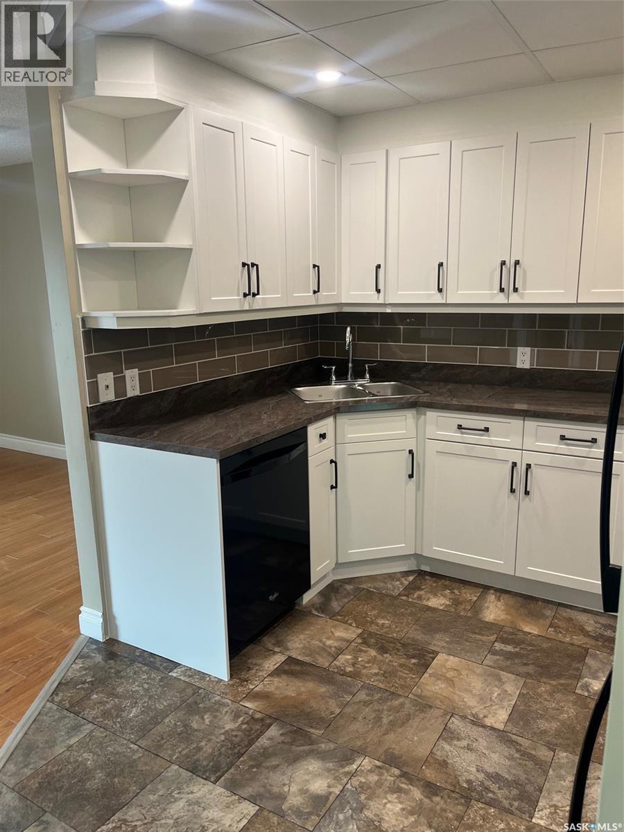 304 408 Heritage Drive, Estevan, SK - Indoor