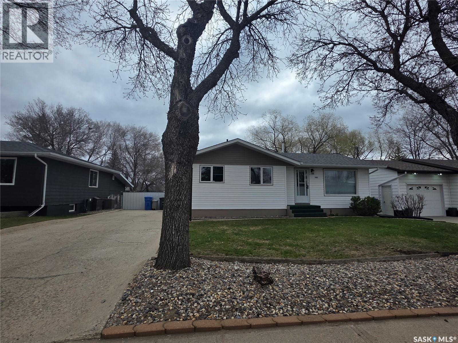 1841 Gibbs Road, Estevan, SK - Outdoor