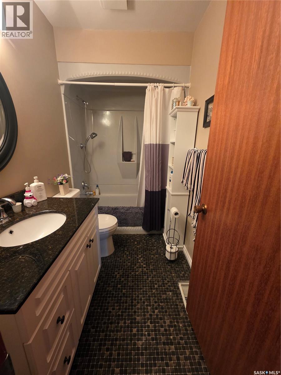 1841 Gibbs Road, Estevan, SK - Indoor Photo Showing Bathroom
