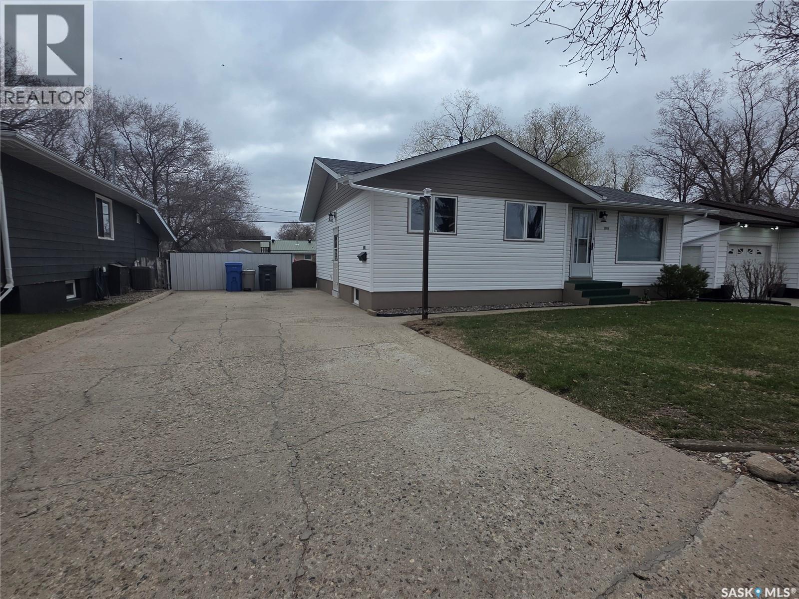 1841 Gibbs Road, Estevan, SK - Outdoor