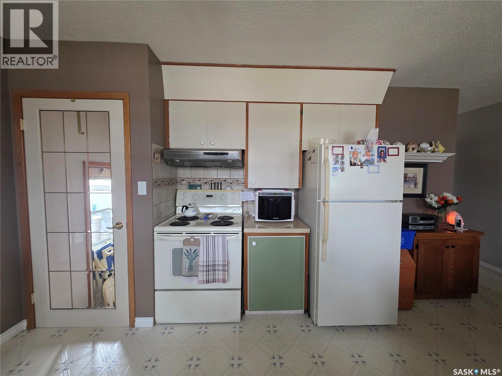 1841 Gibbs Road, Estevan, SK - Indoor Photo Showing Kitchen