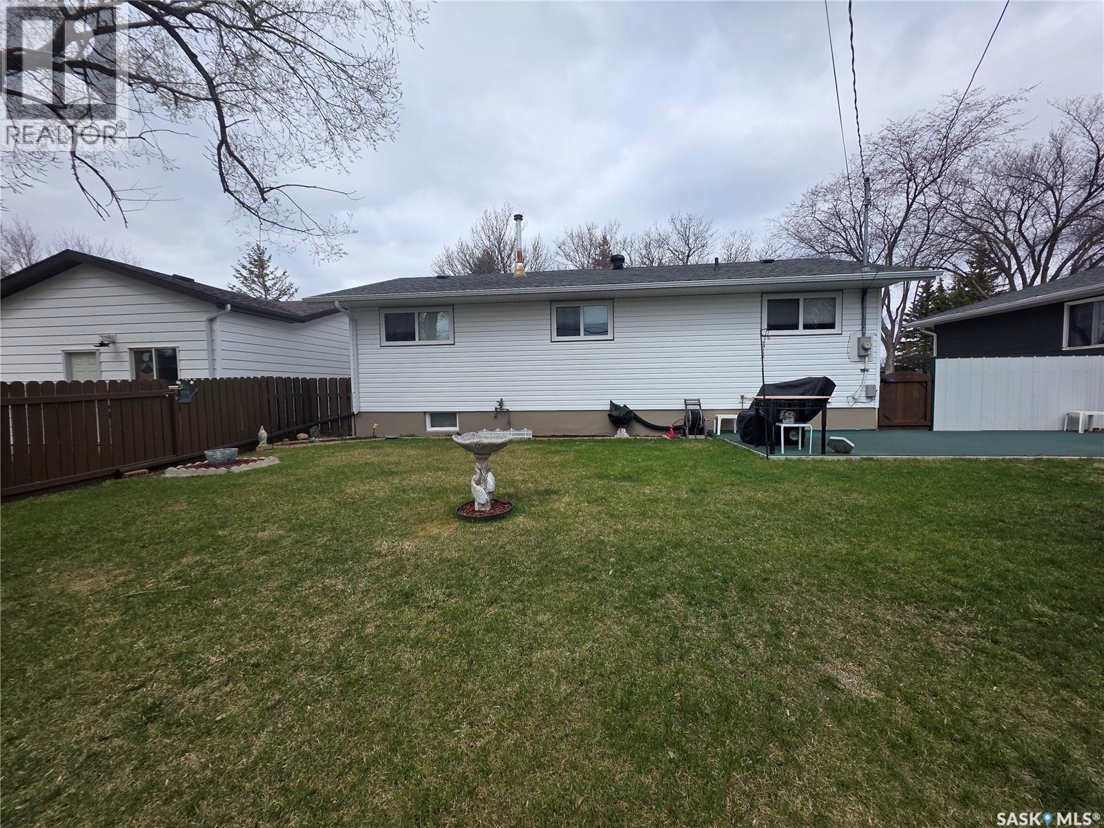 1841 Gibbs Road, Estevan, SK - Outdoor