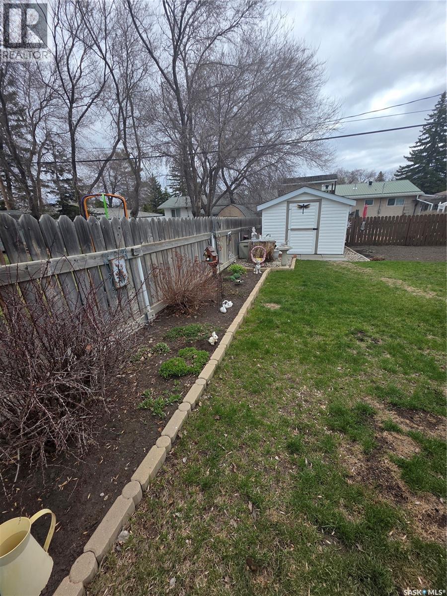 1841 Gibbs Road, Estevan, SK - Outdoor