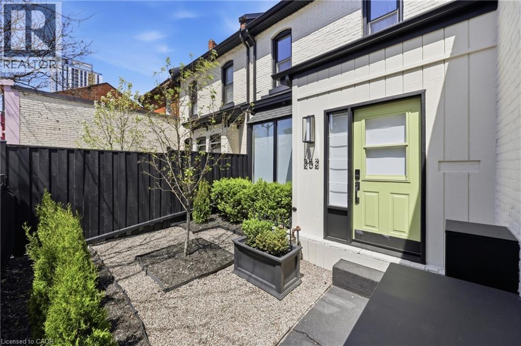 252 King Street W, Hamilton, ON - Outdoor With Exterior