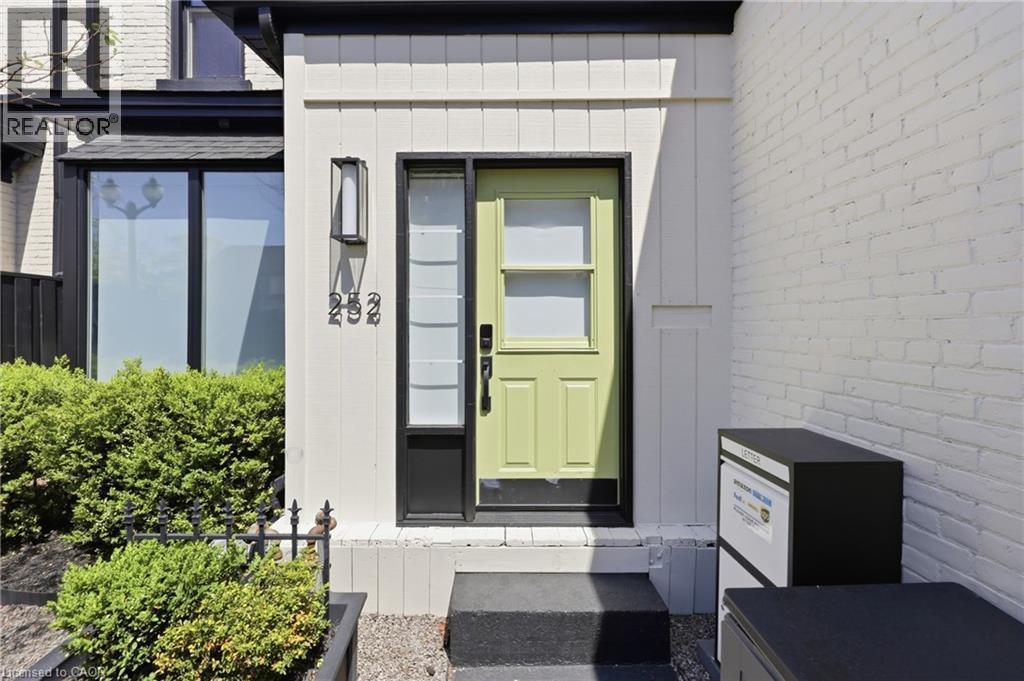 252 King Street W, Hamilton, ON - Outdoor