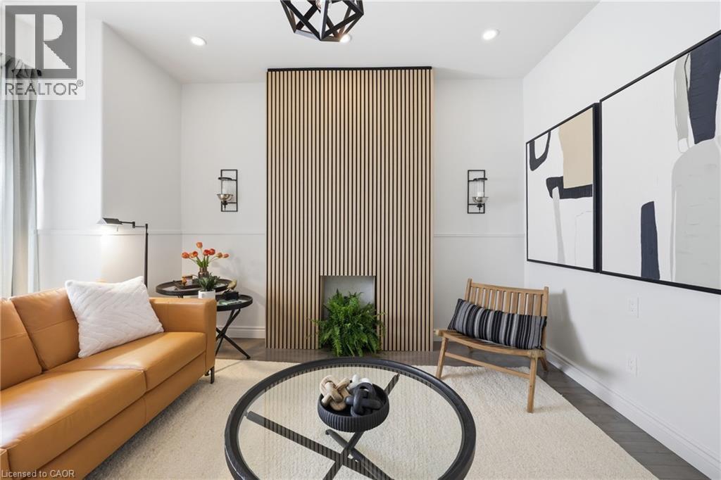 252 King Street W, Hamilton, ON - Indoor Photo Showing Living Room
