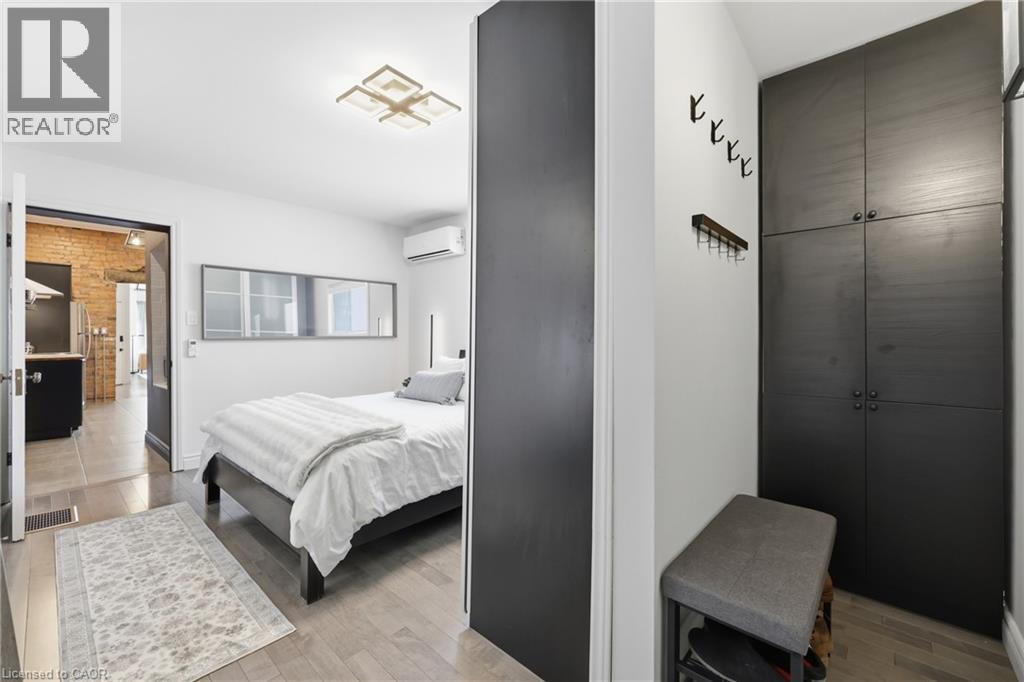 252 King Street W, Hamilton, ON - Indoor Photo Showing Bedroom