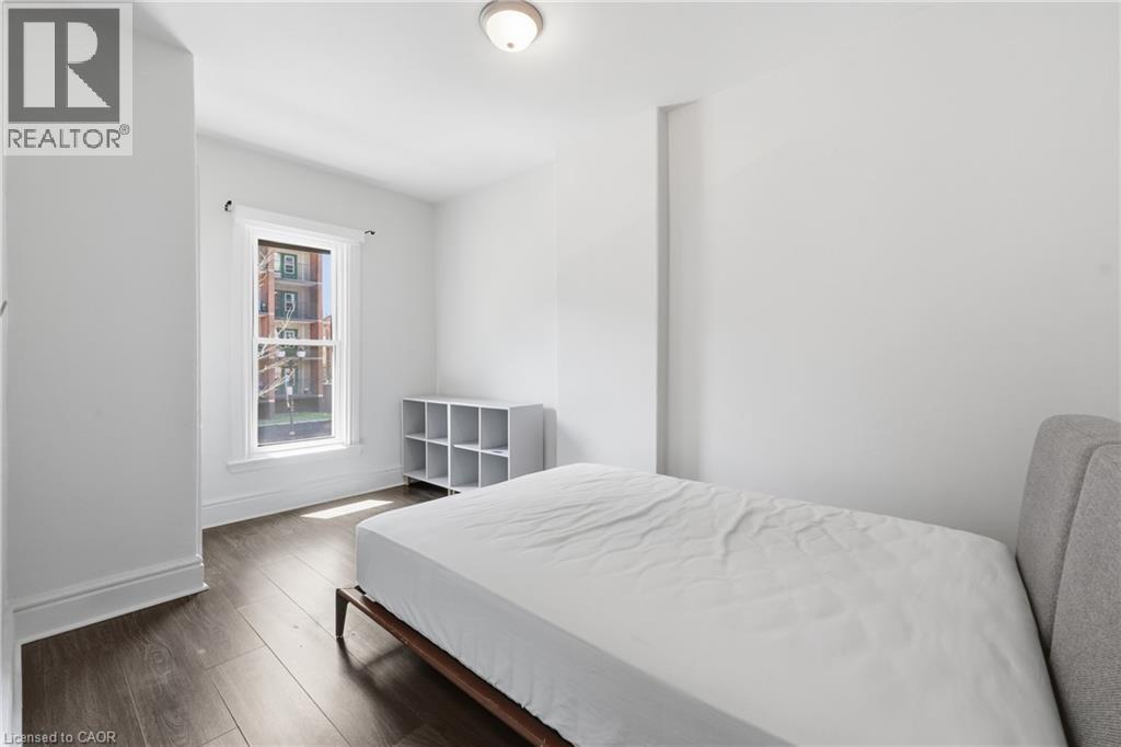 252 King Street W, Hamilton, ON - Indoor Photo Showing Bedroom
