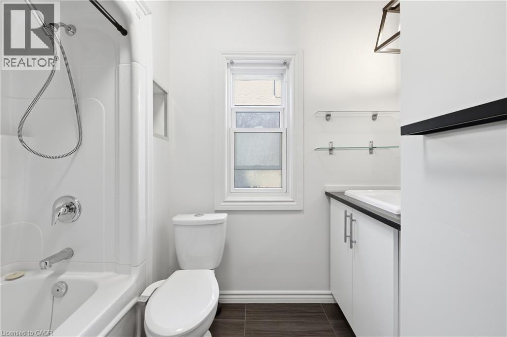 252 King Street W, Hamilton, ON - Indoor Photo Showing Bathroom