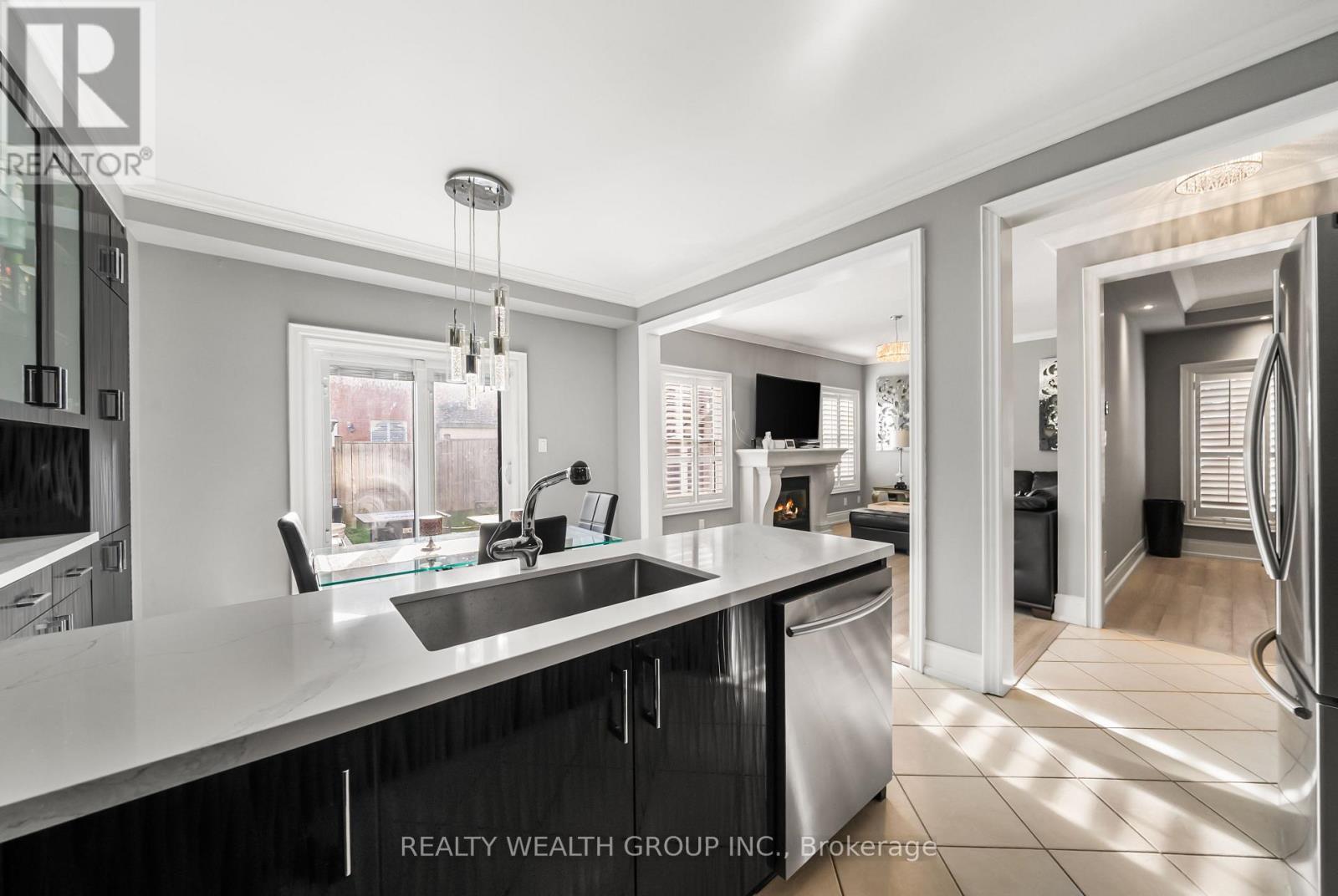 185 Regency View Heights, Vaughan, ON - Indoor Photo Showing Kitchen