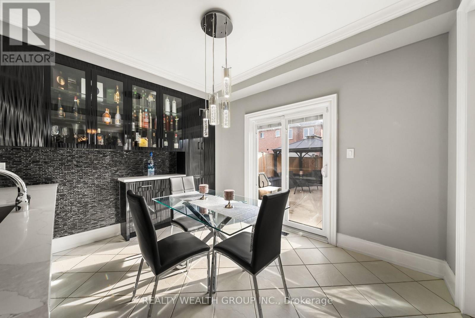 185 Regency View Heights, Vaughan, ON - Indoor Photo Showing Dining Room