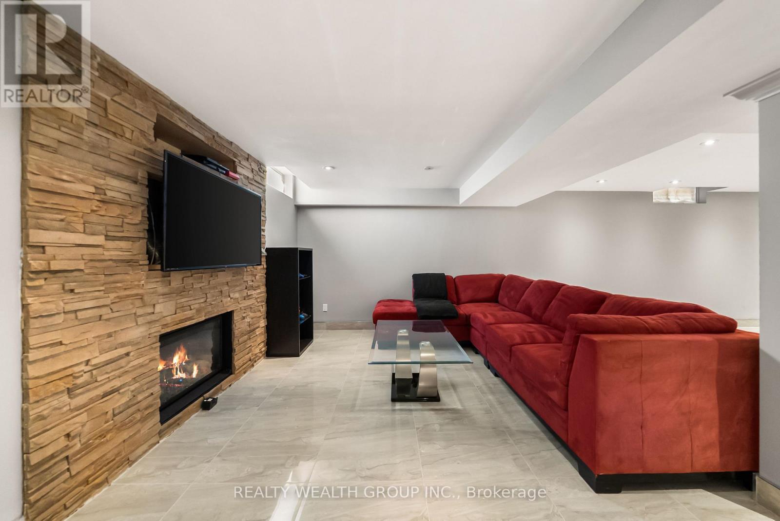 185 Regency View Heights, Vaughan, ON - Indoor With Fireplace