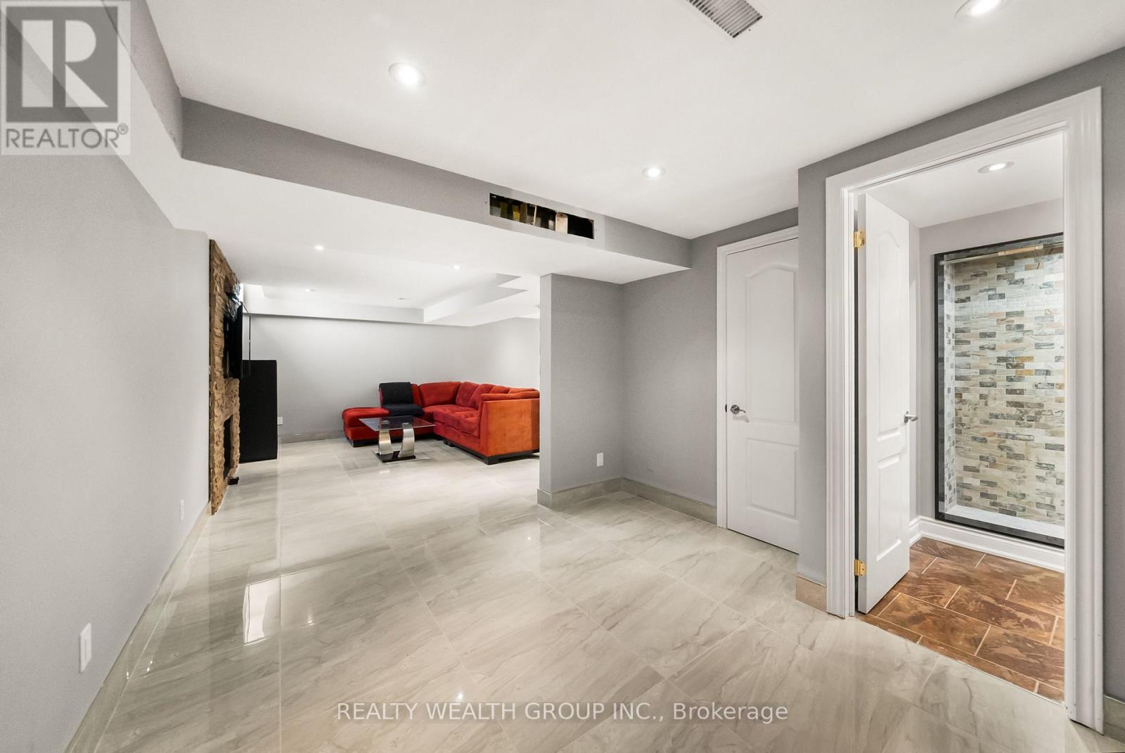 185 Regency View Heights, Vaughan, ON - Indoor Photo Showing Other Room