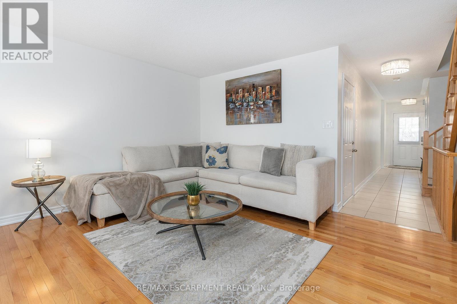 25 - 233 Duskywing Way, Oakville, ON - Indoor Photo Showing Living Room