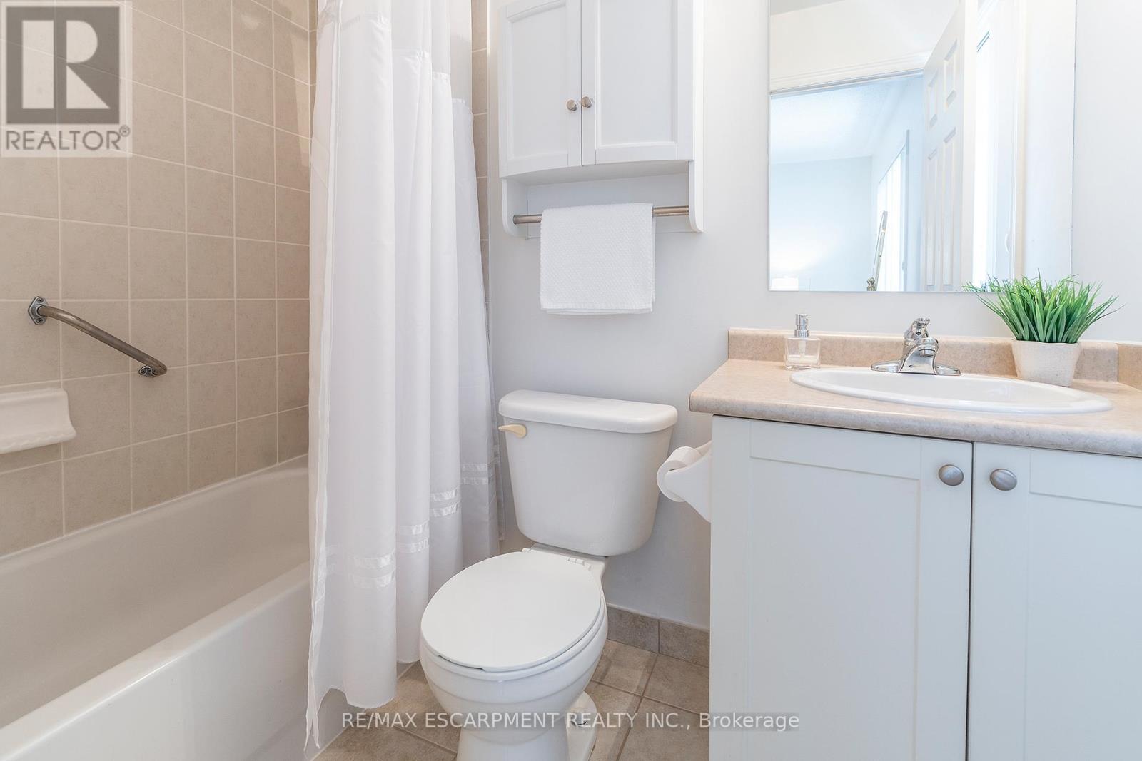 25 - 233 Duskywing Way, Oakville, ON - Indoor Photo Showing Bathroom
