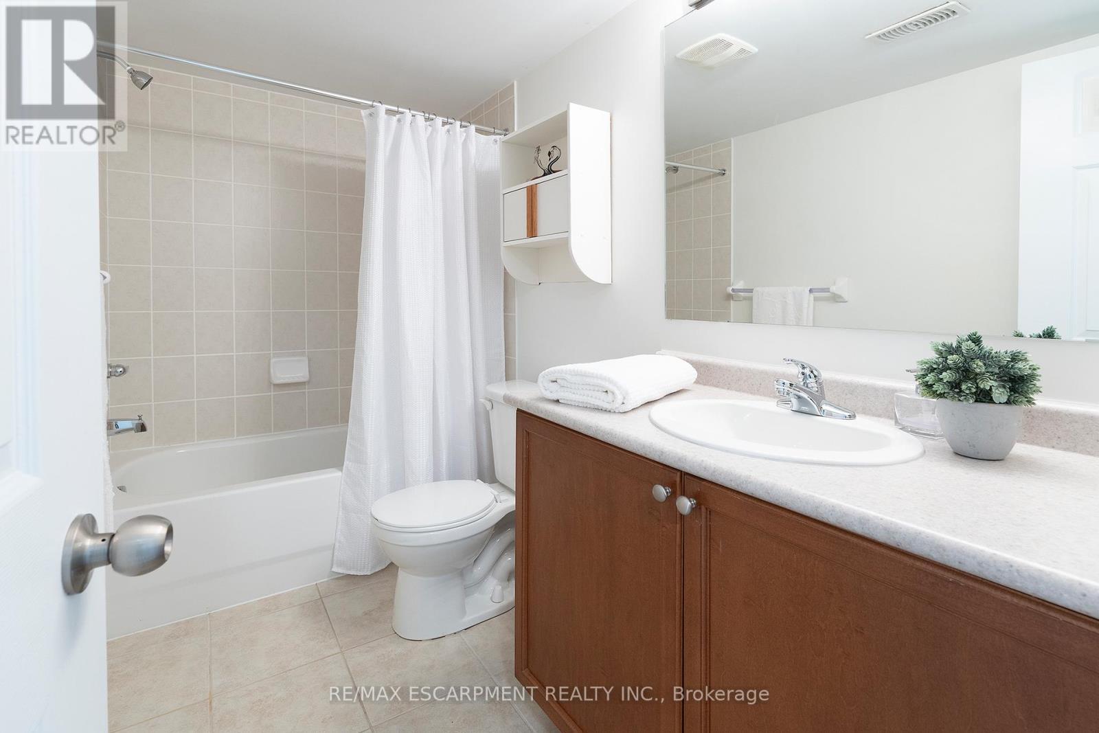 25 - 233 Duskywing Way, Oakville, ON - Indoor Photo Showing Bathroom
