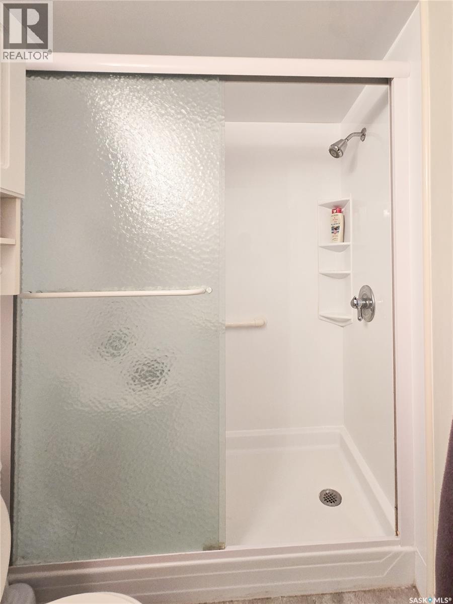 108 2931 Harding Street, Regina, SK - Indoor Photo Showing Bathroom