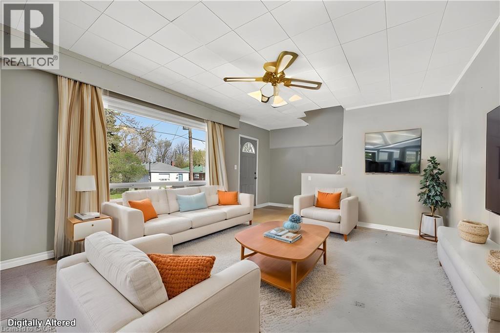 227 West 19Th Street, Hamilton, ON - Indoor Photo Showing Living Room
