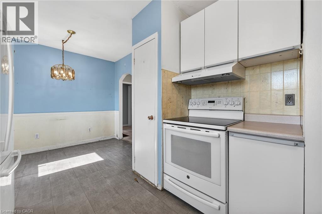 227 West 19Th Street, Hamilton, ON - Indoor Photo Showing Kitchen